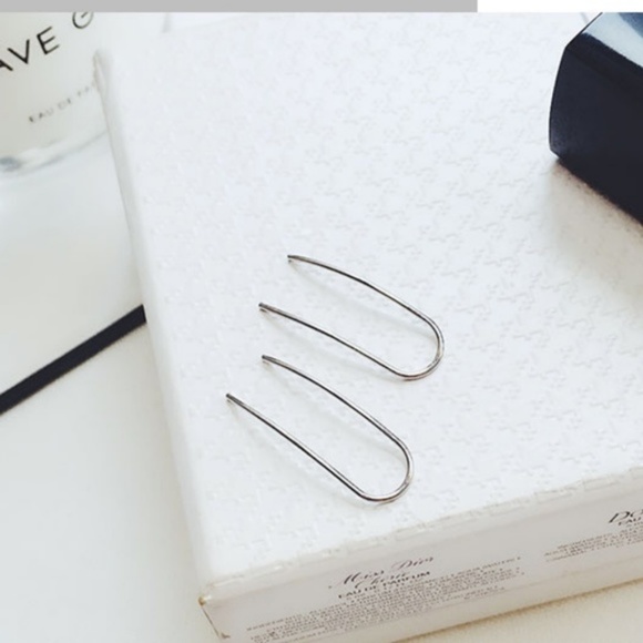 Minimalist Unique Stud Earrings - Picture 5 of 5